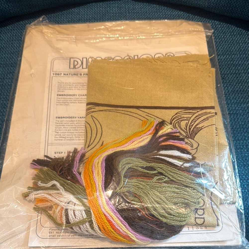 Dimensions 1097 Vintage “Nature’s Friend” St. Francis Crewel Embroidery Kit NWT - Picture 2 of 4